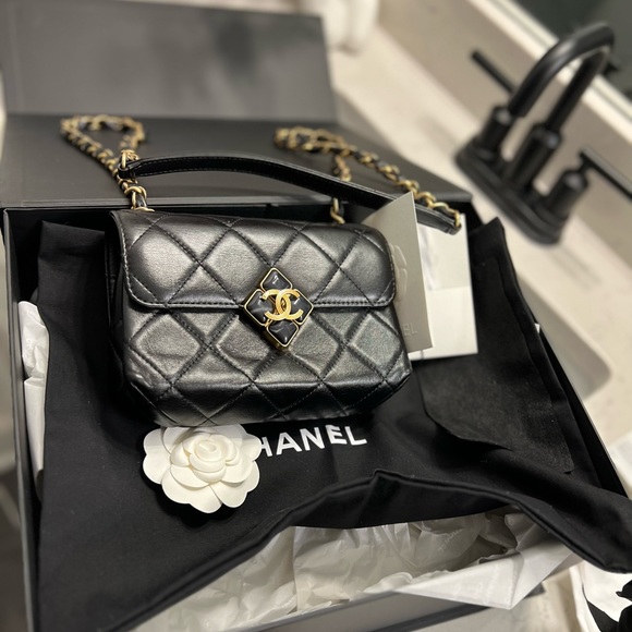 EXTREMELY RARE!!! Black Chanel FlapBag
(AGNEAU/RESINE/M/BLACK) - Picture 3 of 15